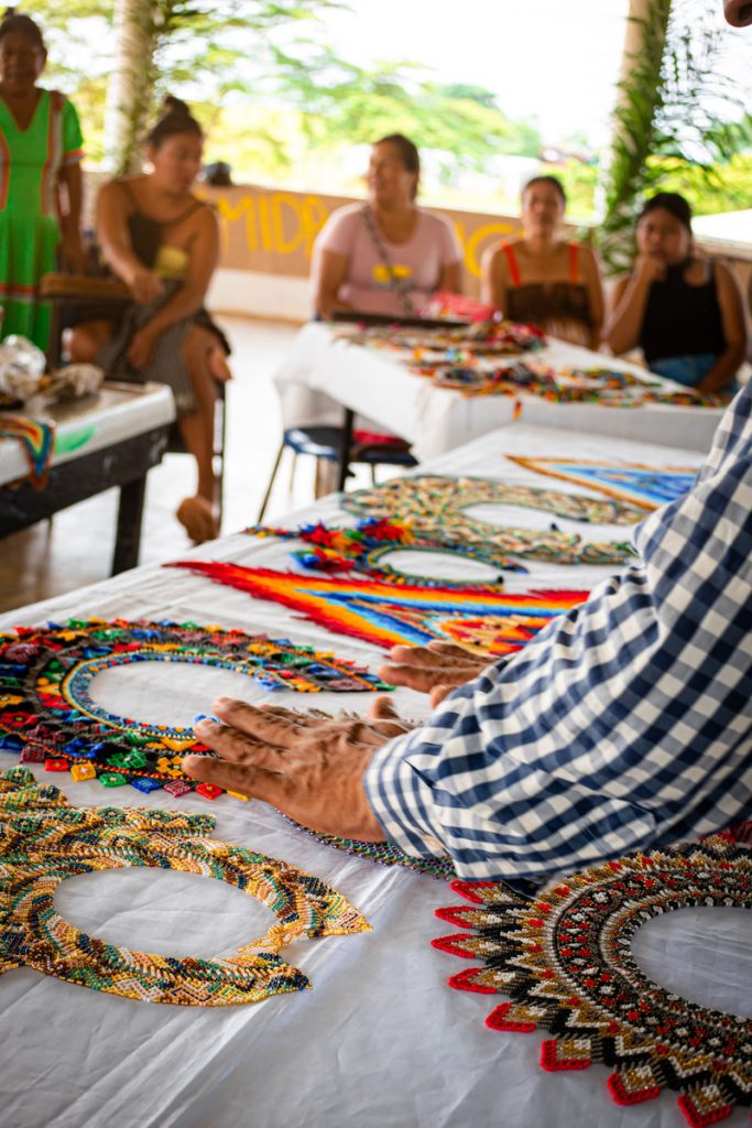 Proceso artesanal de Comunidad indígena Emberá Chamí Puró.